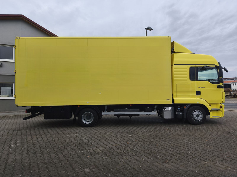 MAN TGL 8.220 4x2 Euro 6 Möbelkoffer Treppe AHK (35) - Koffer LKW: das Bild 4 MAN TGL 8.220 4x2 Euro 6 Möbelkoffer Treppe AHK (35) - Koffer LKW: das Bild 4