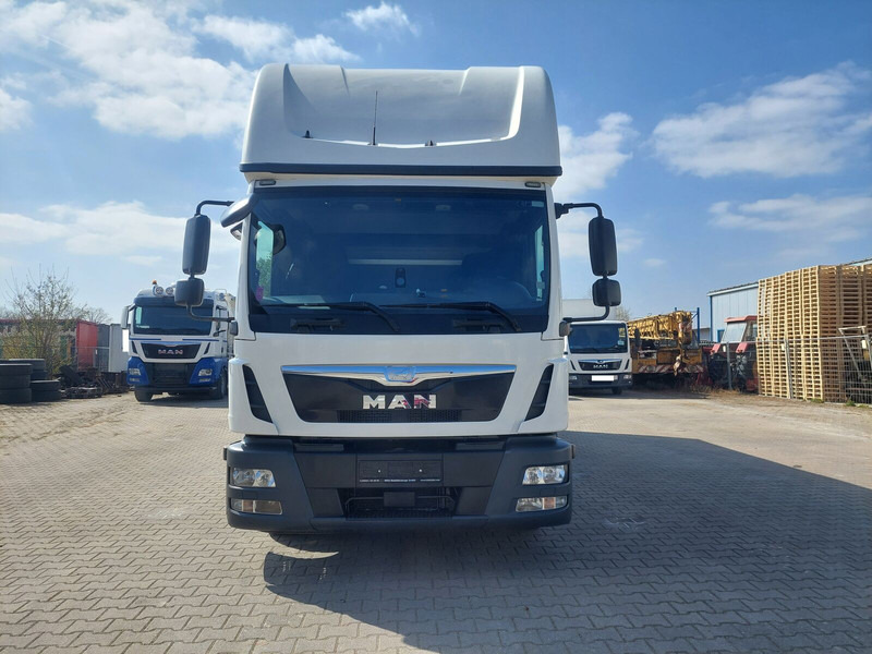 MAN TGL 8.220 - Plane LKW: das Bild 3 MAN TGL 8.220 - Plane LKW: das Bild 3