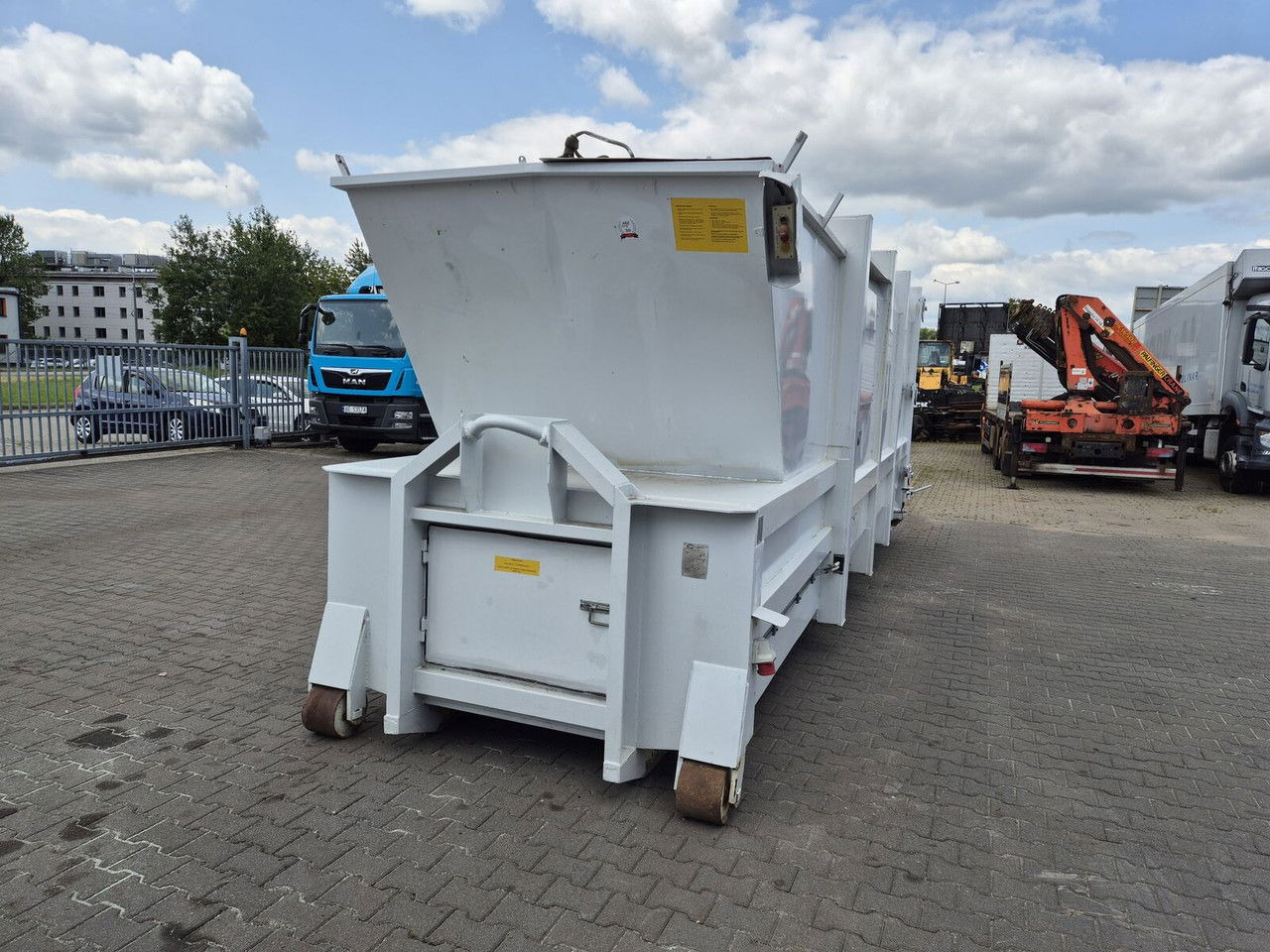 Compact K 1812/20 Compoman K 1812/20 - Müllwagen-Aufbau: das Bild 2 Compact K 1812/20 Compoman K 1812/20 - Müllwagen-Aufbau: das Bild 2