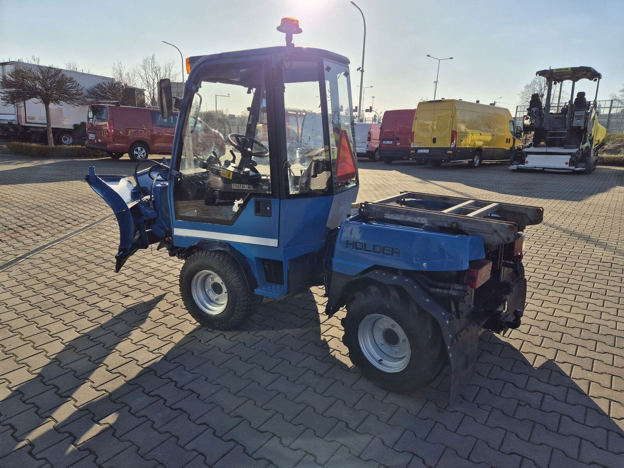 Kommunaltraktor Holder C245 4WD / Tool carrier / Snow plow / PTO Front AN D Rear / 4X4 /: das Bild 12