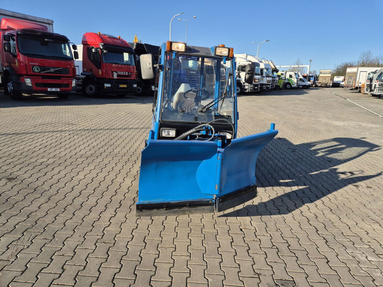 Holder C245 4WD / Tool carrier / Snow plow / PTO Front AN D Rear / 4X4 / - Kommunaltraktor: das Bild 4 Holder C245 4WD / Tool carrier / Snow plow / PTO Front AN D Rear / 4X4 / - Kommunaltraktor: das Bild 4