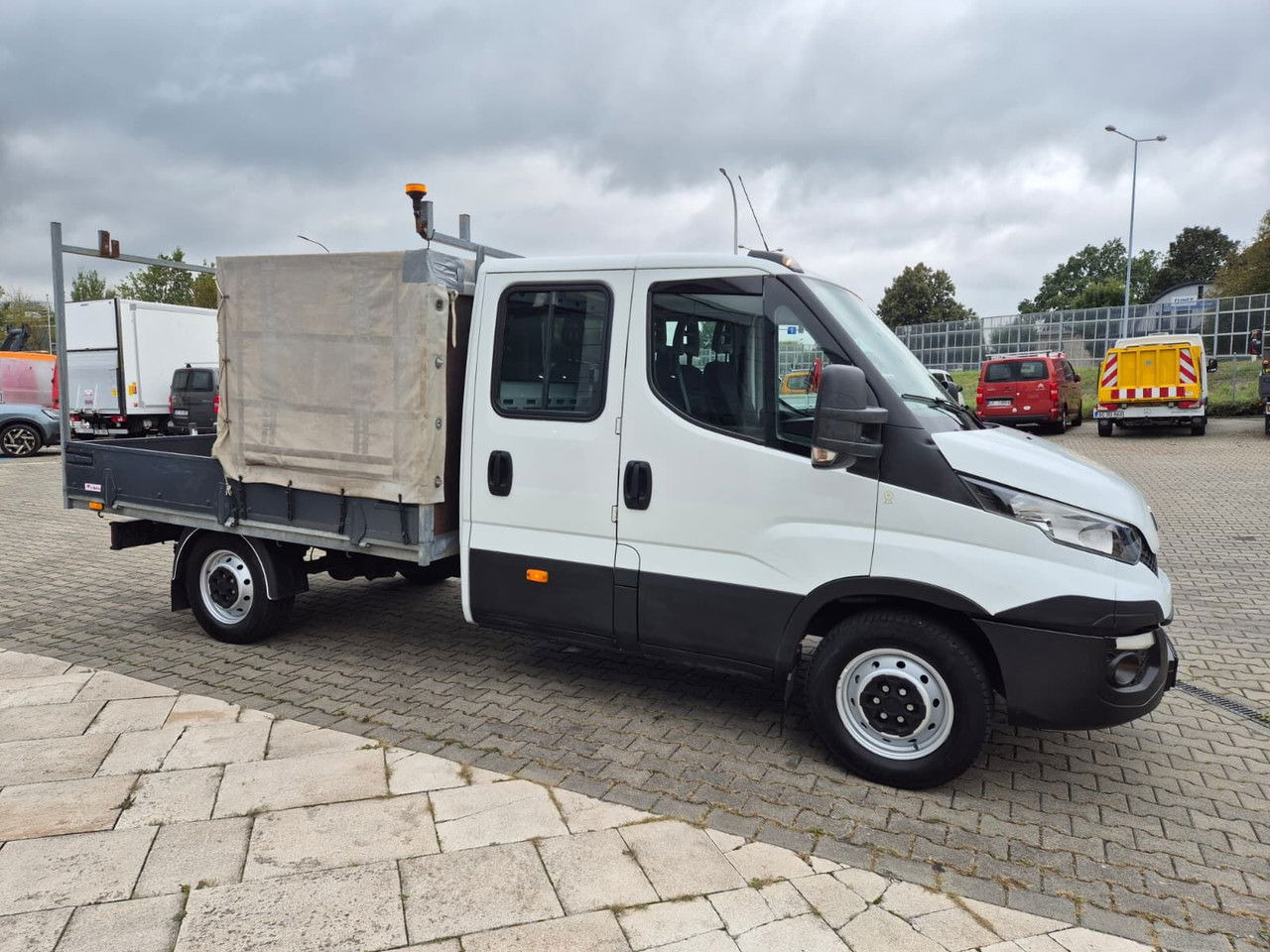 IVECO Daily 35 35S15 / Doka / 1 Owner / LOW KM / 7 Seats - Pritsche Transporter: das Bild 5 IVECO Daily 35 35S15 / Doka / 1 Owner / LOW KM / 7 Seats - Pritsche Transporter: das Bild 5