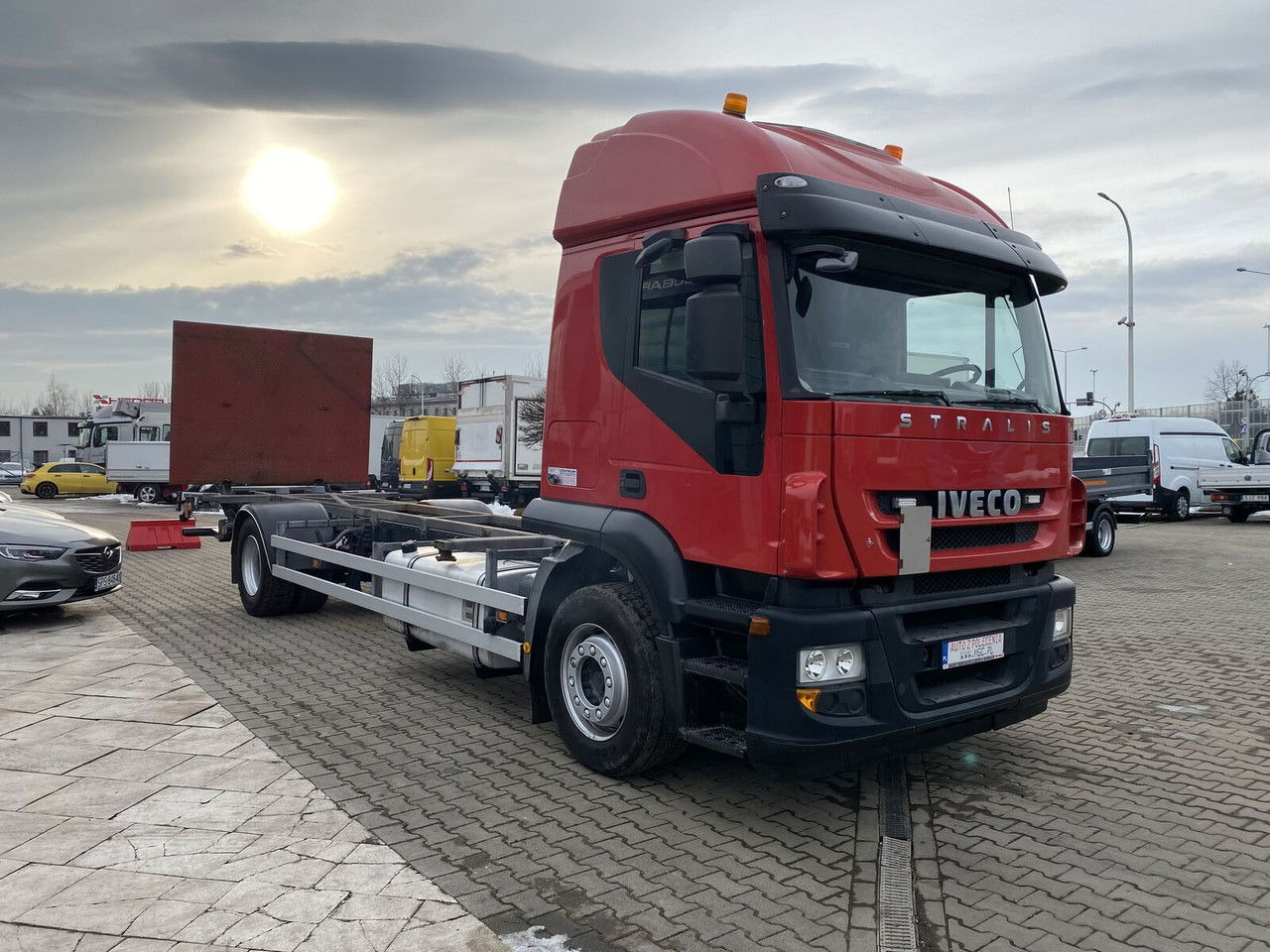 Iveco Stralis 360 AT 190 / Euro 5 / NEW Service / Long Frame - Fahrgestell LKW: das Bild 1 Iveco Stralis 360 AT 190 / Euro 5 / NEW Service / Long Frame - Fahrgestell LKW: das Bild 1