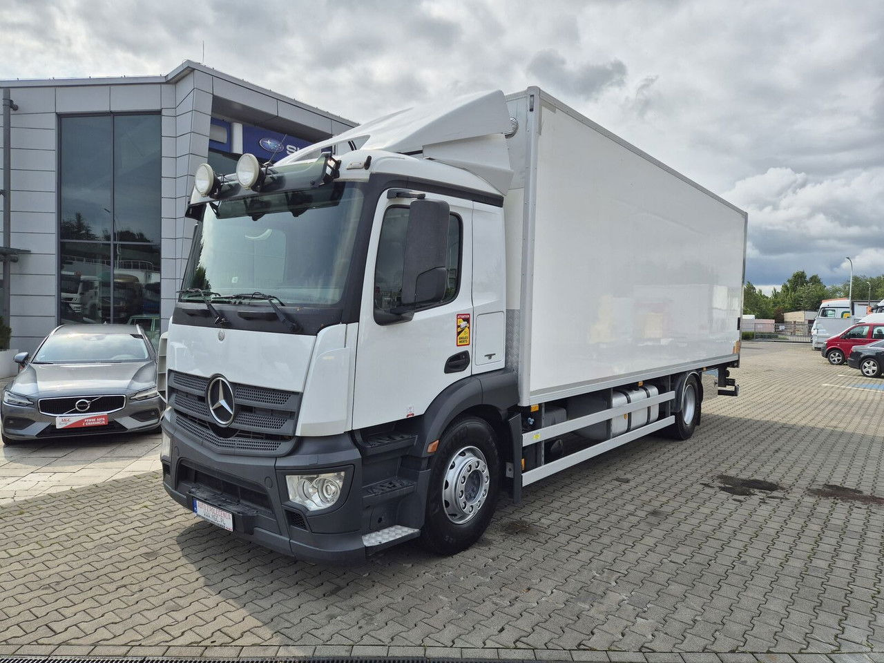 Mercedes-Benz Antos 1830 L / Container / Accident-Free / 1 Owner / Serviced / - Koffer LKW: das Bild 1 Mercedes-Benz Antos 1830 L / Container / Accident-Free / 1 Owner / Serviced / - Koffer LKW: das Bild 1