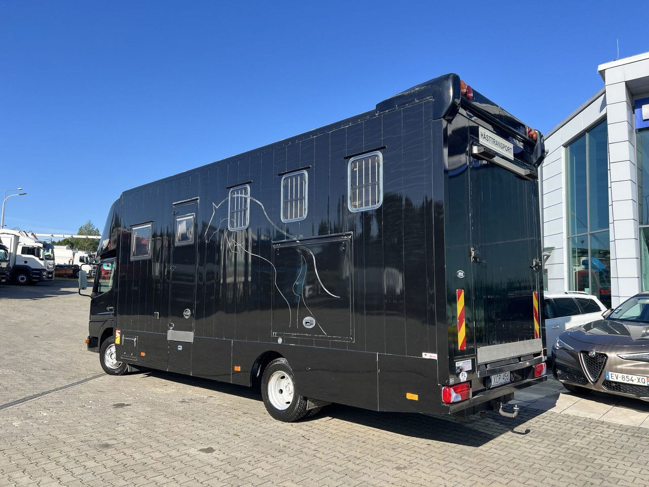 Mercedes-Benz Atego 815 For 4 horses + 3 people / like camper - Pferdetransporter: das Bild 4 Mercedes-Benz Atego 815 For 4 horses + 3 people / like camper - Pferdetransporter: das Bild 4