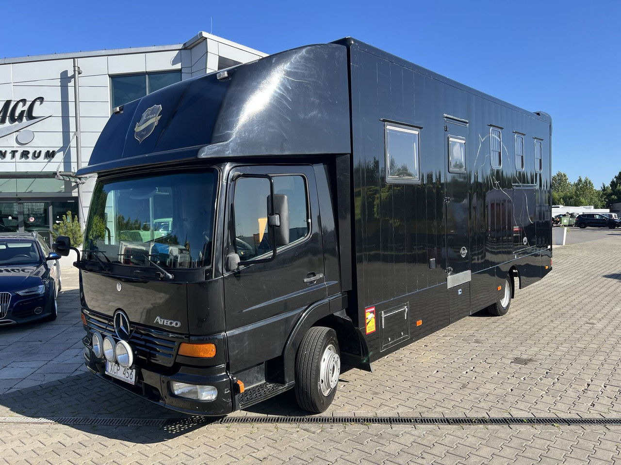 Mercedes-Benz Atego 815 For 4 horses + 3 people / like camper - Pferdetransporter: das Bild 1 Mercedes-Benz Atego 815 For 4 horses + 3 people / like camper - Pferdetransporter: das Bild 1
