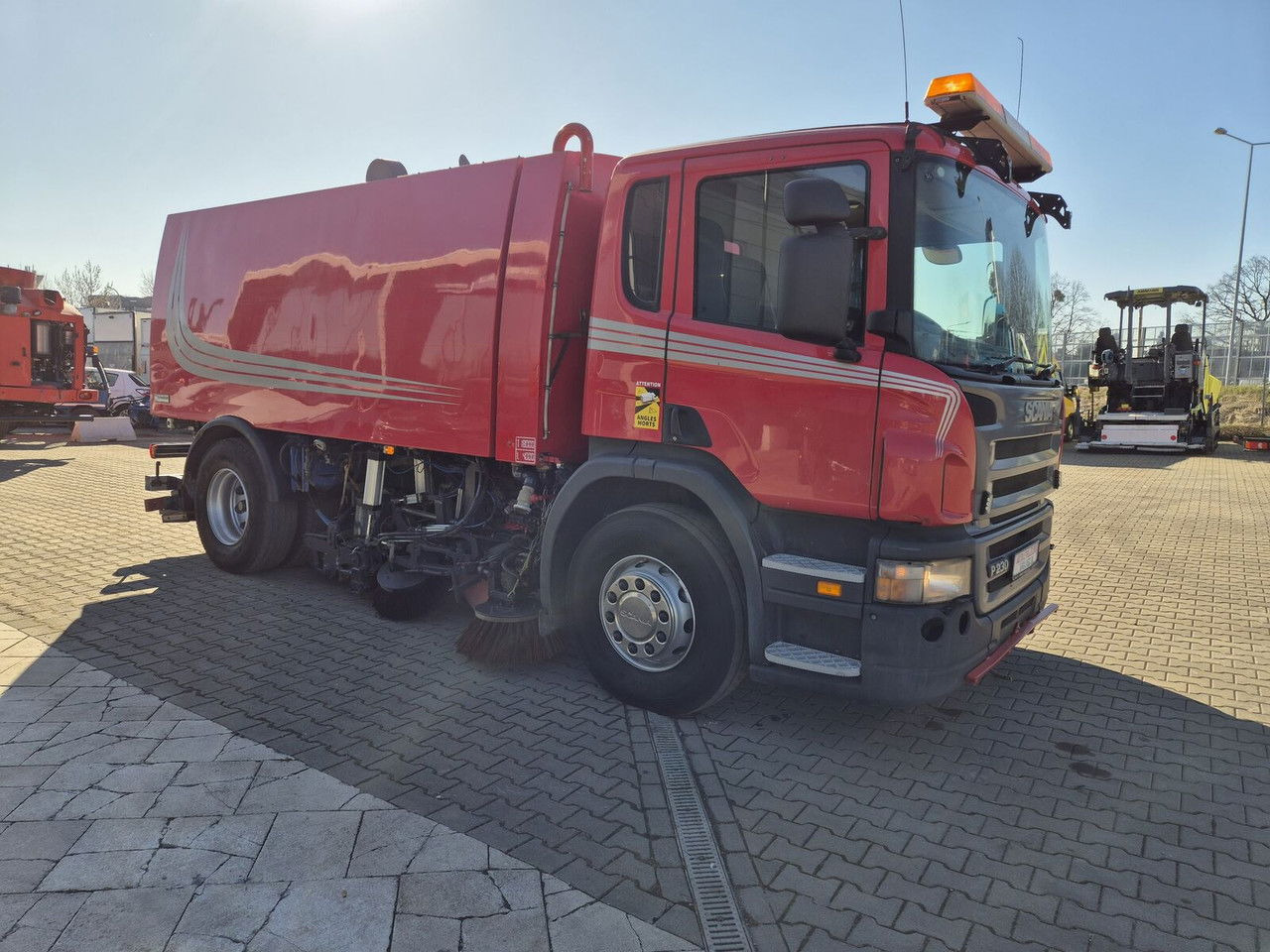 Scania P230 4X2 / Sweeper / Johnston VX800 / Sprayer / LOW Mileage / - Kehrmaschine: das Bild 5 Scania P230 4X2 / Sweeper / Johnston VX800 / Sprayer / LOW Mileage / - Kehrmaschine: das Bild 5