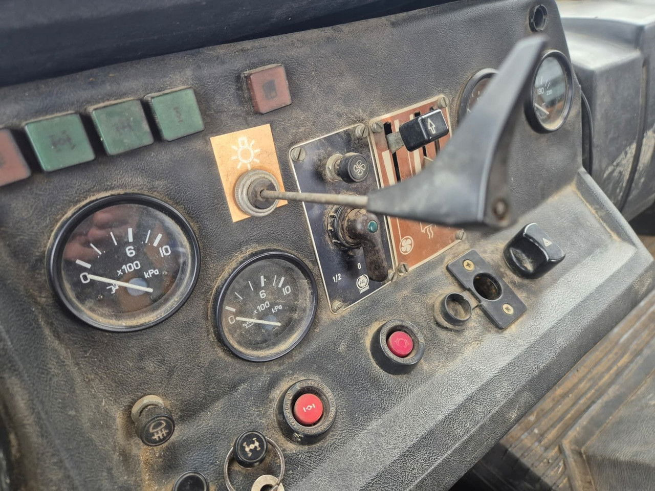 TATRA Tatra T 815 6X6 / 20Tons / Chepper – Leasing TATRA Tatra T 815 6X6 / 20Tons / Chepper: das Bild 19