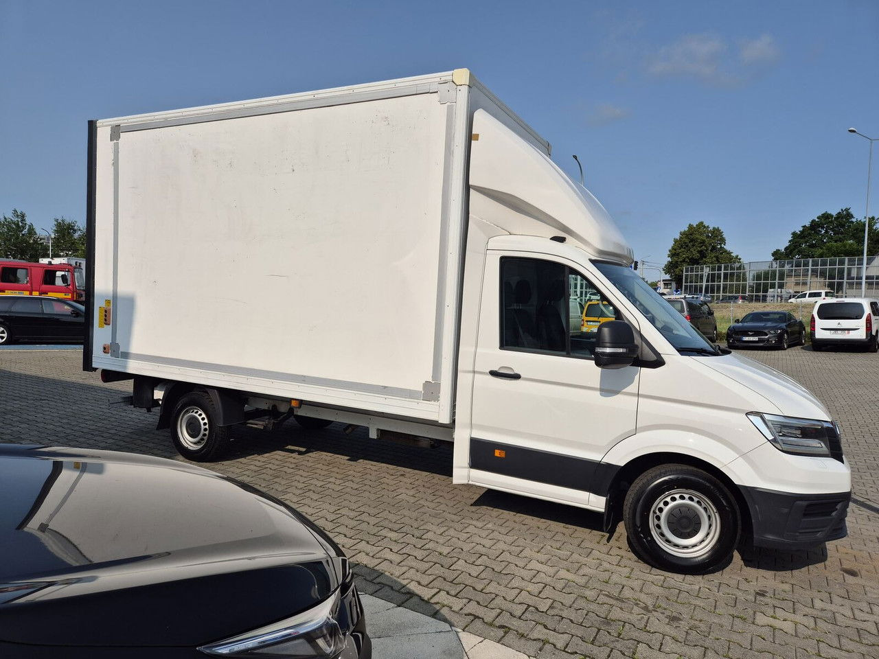VOLKSWAGEN Crafter 2.0 TDI 177HP / High Container / Lift 750KG / Super Cond - Koffer Transporter: das Bild 2 VOLKSWAGEN Crafter 2.0 TDI 177HP / High Container / Lift 750KG / Super Cond - Koffer Transporter: das Bild 2
