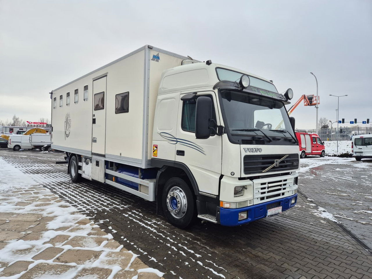 VOLVO FM 7 5 Horses / 3 People Live Cabin / 1 Owner / Serviced - Pferdetransporter: das Bild 4 VOLVO FM 7 5 Horses / 3 People Live Cabin / 1 Owner / Serviced - Pferdetransporter: das Bild 4