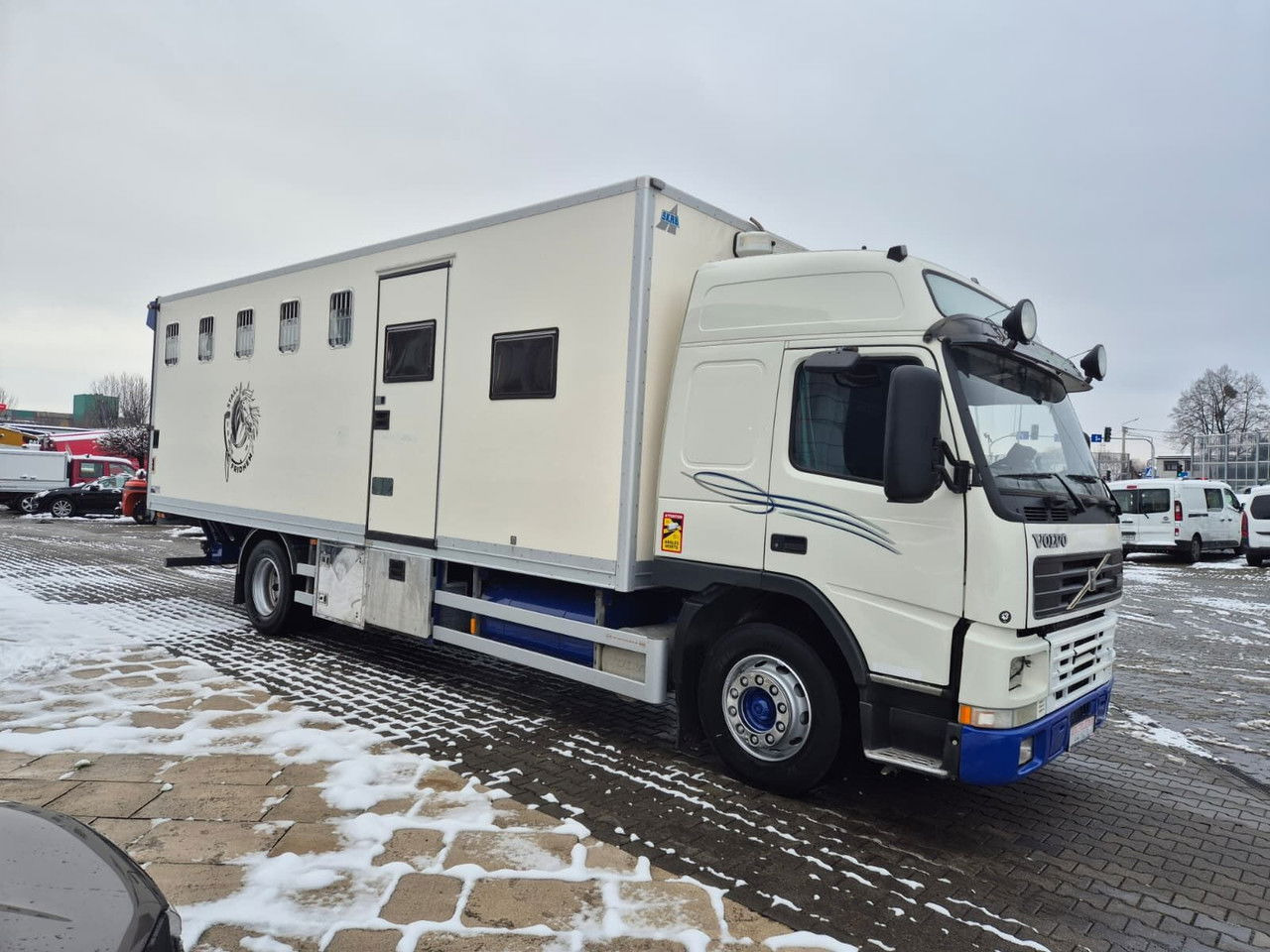 VOLVO FM 7 5 Horses / 3 People Live Cabin / 1 Owner / Serviced - Pferdetransporter: das Bild 5 VOLVO FM 7 5 Horses / 3 People Live Cabin / 1 Owner / Serviced - Pferdetransporter: das Bild 5