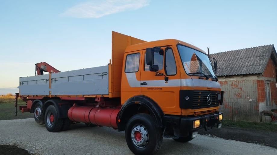 Mercedes-Benz 2228 6x2 stake body - crane - Plane LKW: das Bild 2 Mercedes-Benz 2228 6x2 stake body - crane - Plane LKW: das Bild 2