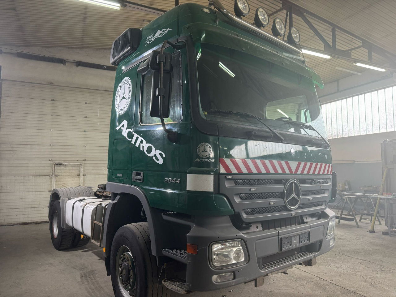 Mercedes-Benz Actros 2044 AS 4x4 tractor unit spring - eps - tipp. hydr. - Sattelzugmaschine: das Bild 2 Mercedes-Benz Actros 2044 AS 4x4 tractor unit spring - eps - tipp. hydr. - Sattelzugmaschine: das Bild 2