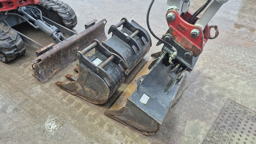 Takeuchi TB225 - 2021 Year - 1365 Hours - 3X Buckets - Minibagger: das Bild 5 Takeuchi TB225 - 2021 Year - 1365 Hours - 3X Buckets - Minibagger: das Bild 5