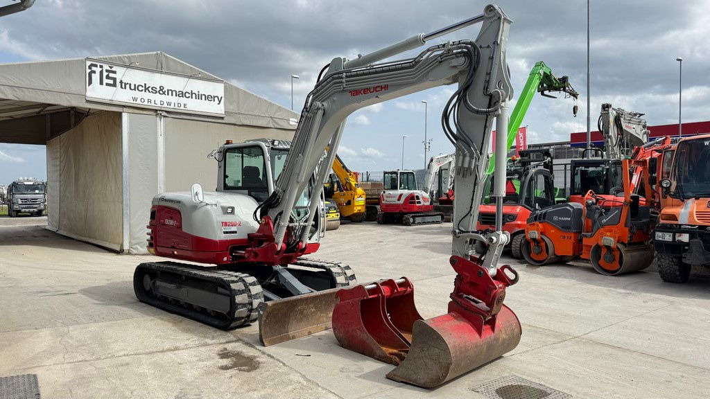 Takeuchi TB290-2 - 2022 Year - 820 Hours - Powertilt - Minibagger: das Bild 2 Takeuchi TB290-2 - 2022 Year - 820 Hours - Powertilt - Minibagger: das Bild 2