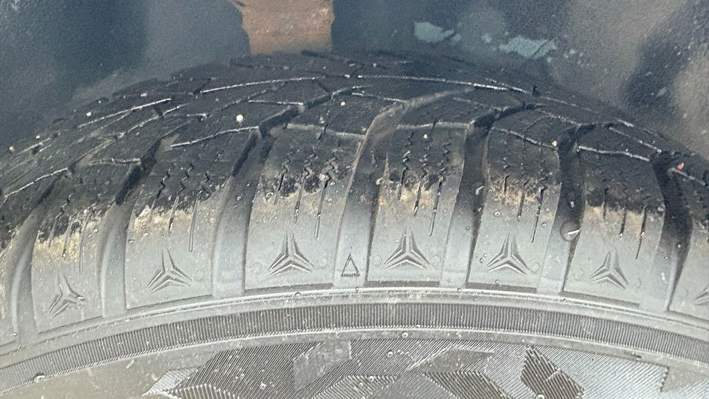 Toyota Carina 1.6 - Petrol - 5 Doors - PKW: das Bild 5 Toyota Carina 1.6 - Petrol - 5 Doors - PKW: das Bild 5