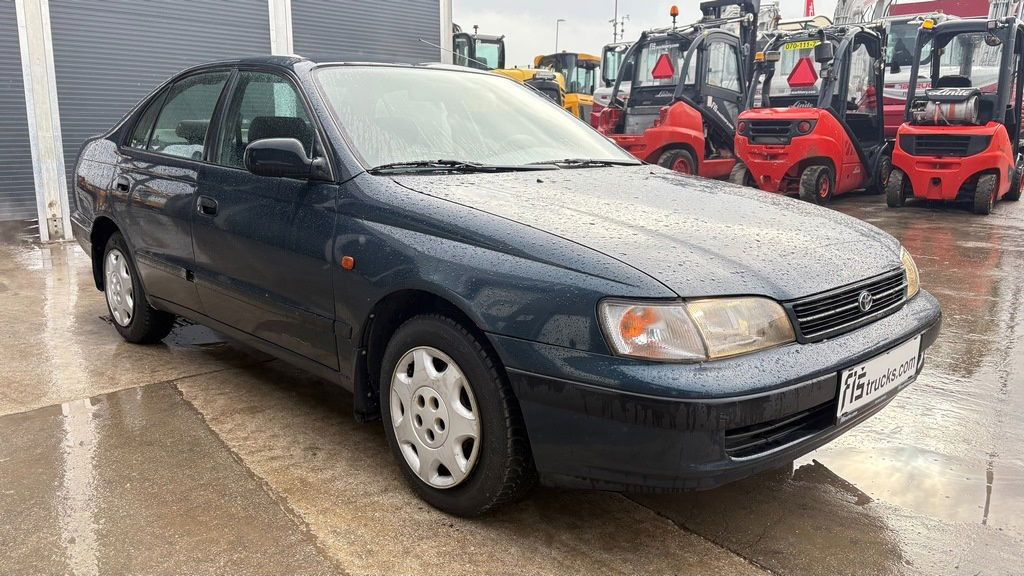 Toyota Carina 1.6 - Petrol - 5 Doors - PKW: das Bild 2 Toyota Carina 1.6 - Petrol - 5 Doors - PKW: das Bild 2