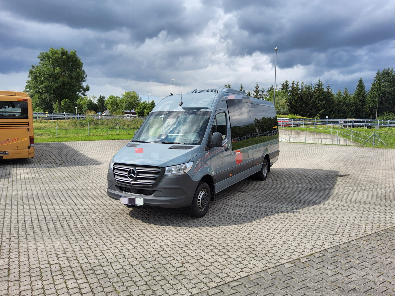 Mercedes Benz 517 cdi BusDesign Comfort 19+1+1 Schlafsitze / USB / Klima / Automatik - Kleinbus, Personentransporter: das Bild 2 Mercedes Benz 517 cdi BusDesign Comfort 19+1+1 Schlafsitze / USB / Klima / Automatik - Kleinbus, Personentransporter: das Bild 2
