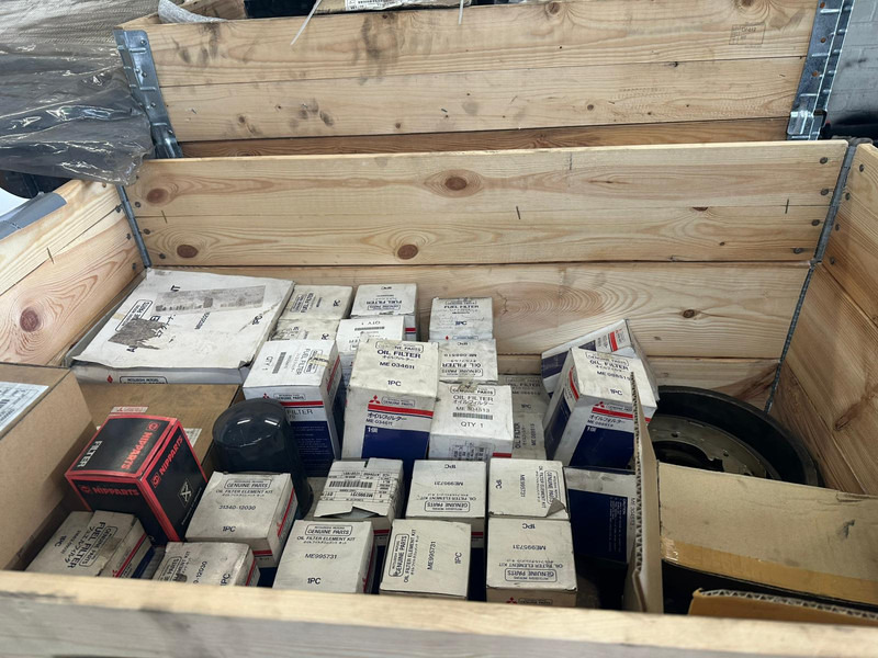 Mitsubishi Canter Fuso, Pajero, L200, L300, L400 8000 pcs. NEW !!! - Ersatzteile: das Bild 1 Mitsubishi Canter Fuso, Pajero, L200, L300, L400 8000 pcs. NEW !!! - Ersatzteile: das Bild 1