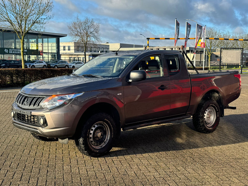 Mitsubishi L200 4*4 airco - Pick-up: das Bild 2 Mitsubishi L200 4*4 airco - Pick-up: das Bild 2