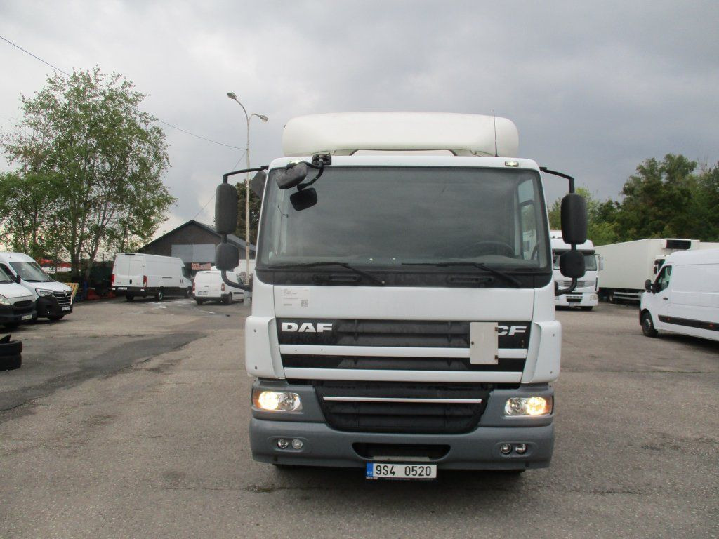 DAF CF 75.310 - Koffer LKW: das Bild 2 DAF CF 75.310 - Koffer LKW: das Bild 2