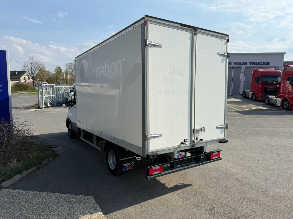 Koffer Transporter Iveco 35C16 Daily: das Bild 6