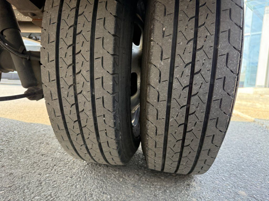 Koffer Transporter Iveco 35C16 Daily: das Bild 10
