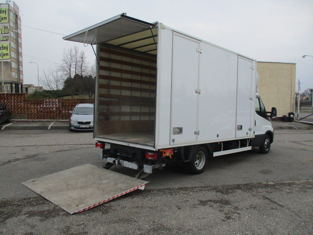Koffer Transporter Iveco Daily 35C16: das Bild 6 Koffer Transporter Iveco Daily 35C16: das Bild 6