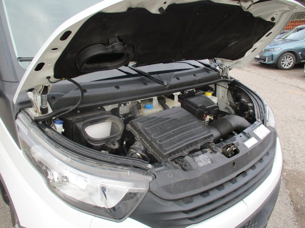 Koffer Transporter Iveco Daily 35C16: das Bild 18 Koffer Transporter Iveco Daily 35C16: das Bild 18