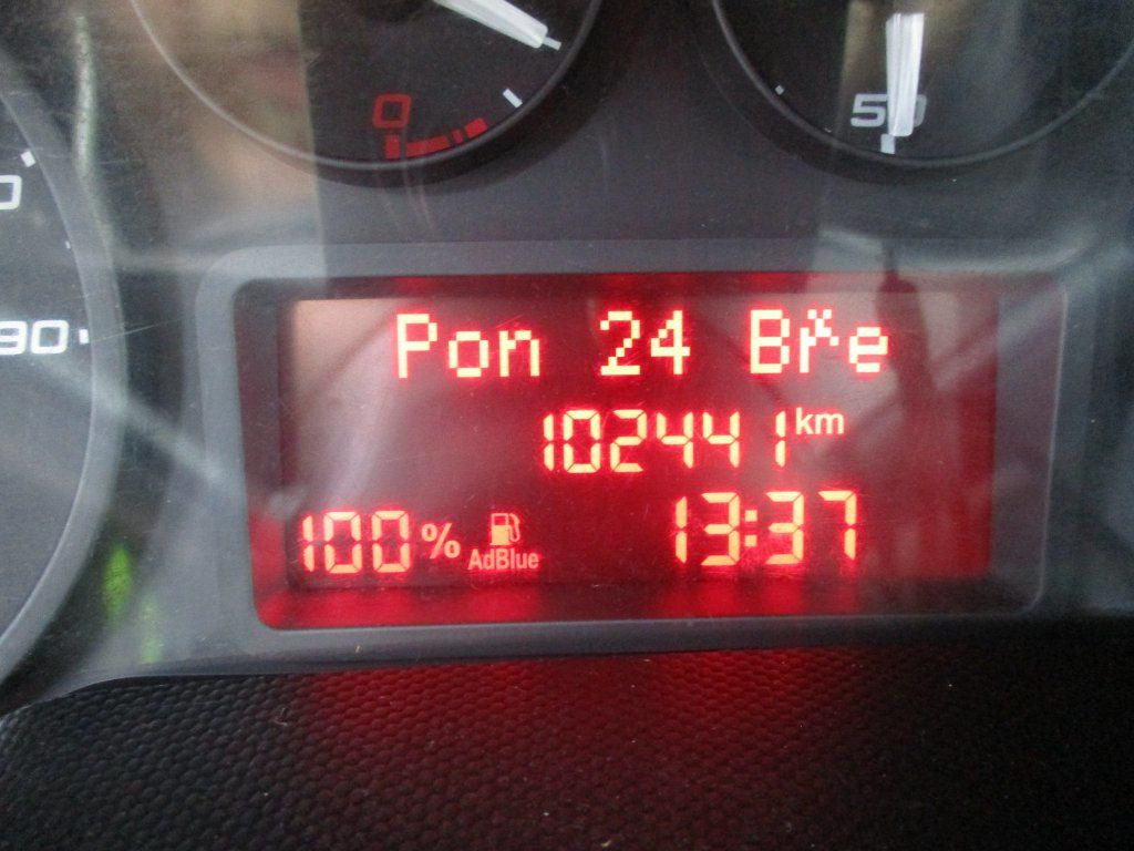 Koffer Transporter Iveco Daily 35C16: das Bild 16 Koffer Transporter Iveco Daily 35C16: das Bild 16