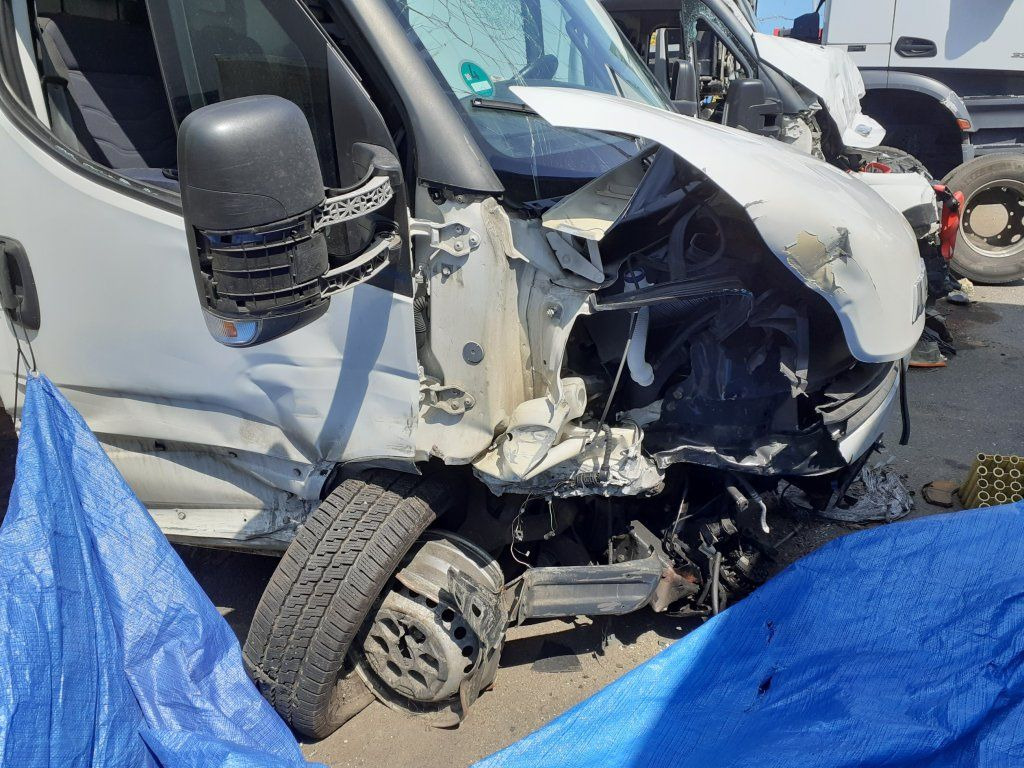 Iveco Daily 35S16 mit LBW DAMAGED - Koffer Transporter: das Bild 3 Iveco Daily 35S16 mit LBW DAMAGED - Koffer Transporter: das Bild 3