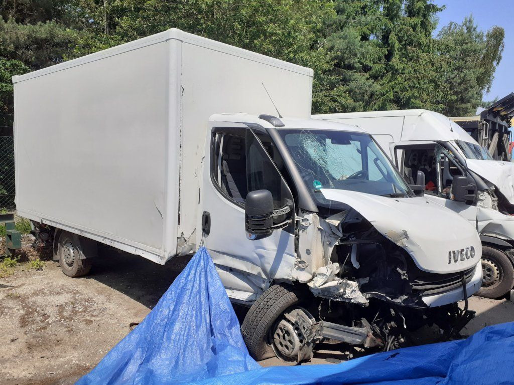 Iveco Daily 35S16 mit LBW DAMAGED - Koffer Transporter: das Bild 1 Iveco Daily 35S16 mit LBW DAMAGED - Koffer Transporter: das Bild 1
