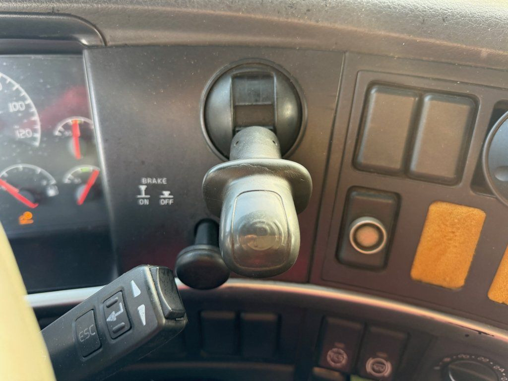 Sattelzugmaschine Volvo FM12.460 6x2 EURO 3: das Bild 20 Sattelzugmaschine Volvo FM12.460 6x2 EURO 3: das Bild 20