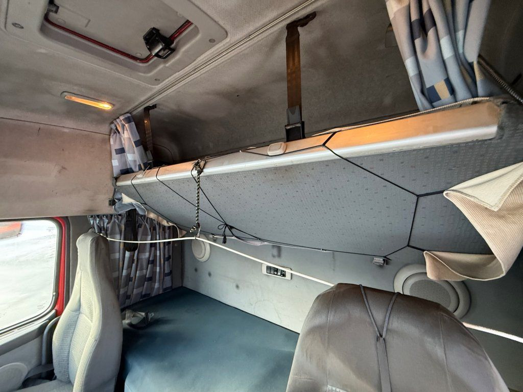 Sattelzugmaschine Volvo FM12.460 6x2 EURO 3: das Bild 16 Sattelzugmaschine Volvo FM12.460 6x2 EURO 3: das Bild 16