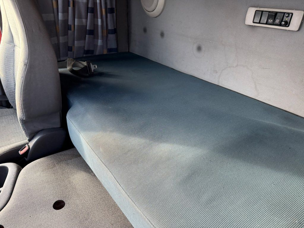 Sattelzugmaschine Volvo FM12.460 6x2 EURO 3: das Bild 17 Sattelzugmaschine Volvo FM12.460 6x2 EURO 3: das Bild 17