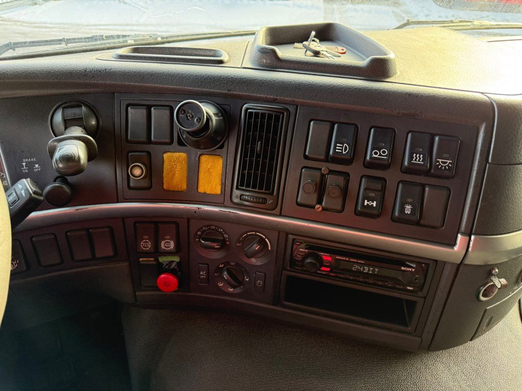 Sattelzugmaschine Volvo FM12.460 6x2 EURO 3: das Bild 19 Sattelzugmaschine Volvo FM12.460 6x2 EURO 3: das Bild 19