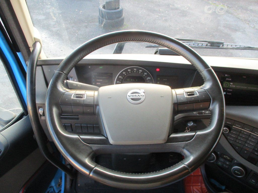 Plane LKW Volvo FH500 6x2 Euro 6 + Schmitz: das Bild 10