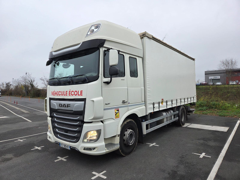 DAF XF 450 - auto-école - Plane LKW: das Bild 1 DAF XF 450 - auto-école - Plane LKW: das Bild 1