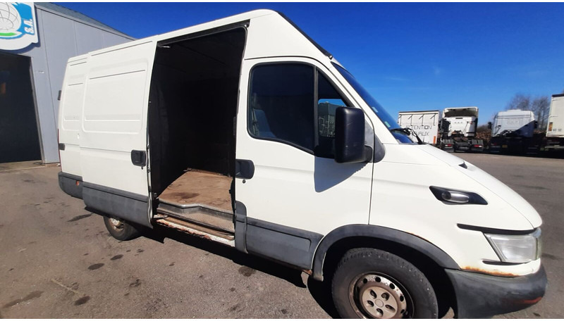 Iveco Daily 35S12 - Kastenwagen: das Bild 4 Iveco Daily 35S12 - Kastenwagen: das Bild 4