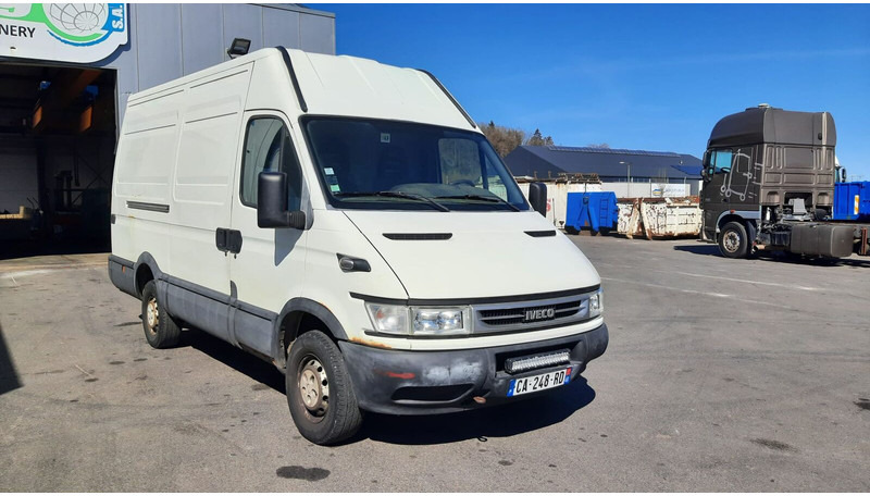 Iveco Daily 35S12 - Kastenwagen: das Bild 1 Iveco Daily 35S12 - Kastenwagen: das Bild 1