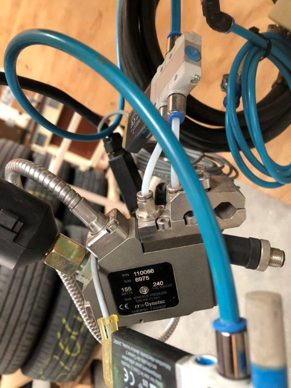 Druckmaschine Dynatec Quattro Challenger glue melter with two application nozzles Dy 2002 control unit for 8 channels: das Bild 7 Druckmaschine Dynatec Quattro Challenger glue melter with two application nozzles Dy 2002 control unit for 8 channels: das Bild 7