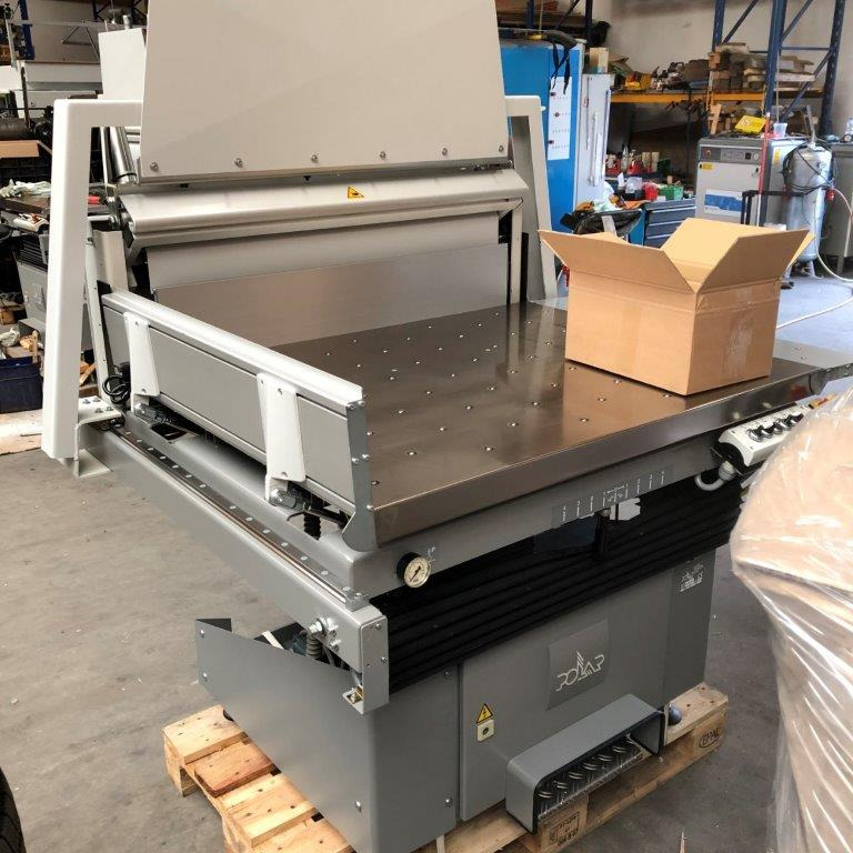 Polar 115 XT cutting line with RA-4 jogger and two LW 1000-4 and LW 1000-4-EV pile lifters and optional counting scale - Papierschneidemaschine: das Bild 5 Polar 115 XT cutting line with RA-4 jogger and two LW 1000-4 and LW 1000-4-EV pile lifters and optional counting scale - Papierschneidemaschine: das Bild 5