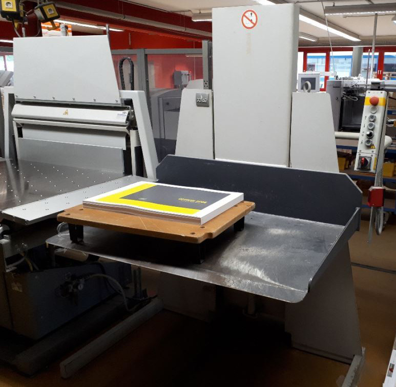 Polar 115 XT cutting line with RA-4 jogger and two LW 1000-4 and LW 1000-4-EV pile lifters and optional counting scale - Papierschneidemaschine: das Bild 3 Polar 115 XT cutting line with RA-4 jogger and two LW 1000-4 and LW 1000-4-EV pile lifters and optional counting scale - Papierschneidemaschine: das Bild 3
