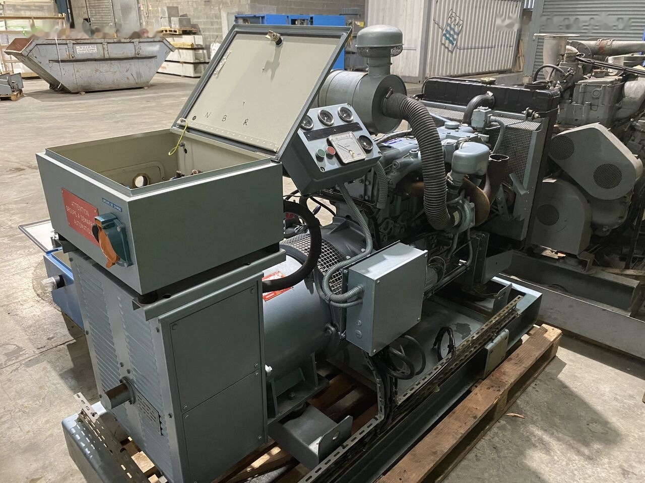 SDMO 70 kVa Perkins diesel - Stromgenerator: das Bild 4 SDMO 70 kVa Perkins diesel - Stromgenerator: das Bild 4