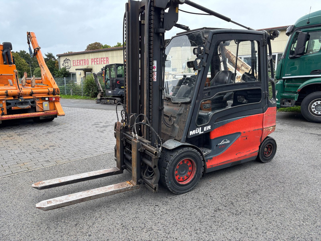 Linde E 50HL-01 Triplex Teleskopgabel - Elektrostapler: das Bild 2 Linde E 50HL-01 Triplex Teleskopgabel - Elektrostapler: das Bild 2