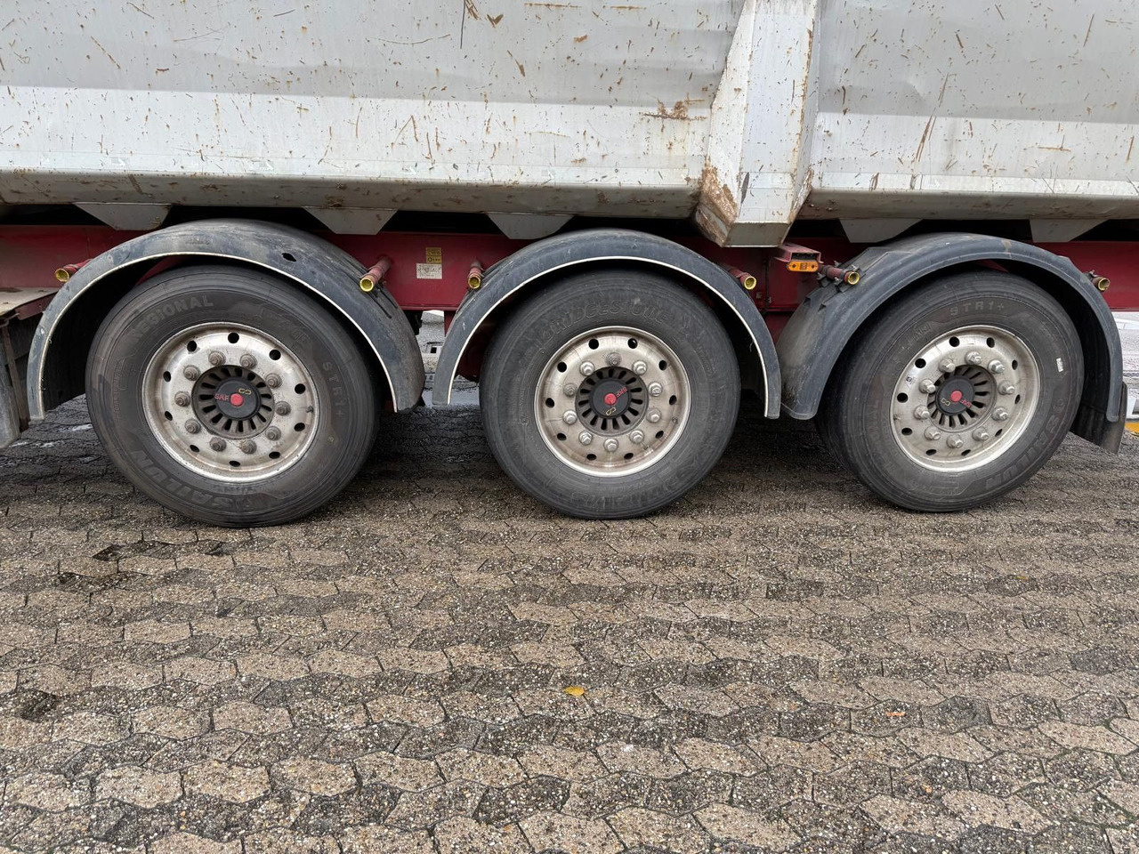 Lück SKF35 86m³/Alufelgen/SAF/Scheibe/Lift - Kipper Auflieger: das Bild 5 Lück SKF35 86m³/Alufelgen/SAF/Scheibe/Lift - Kipper Auflieger: das Bild 5