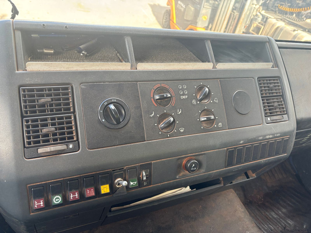 MAN 14.224 12.220 4x4 Meiller 3 Seitenkipper – Leasing MAN 14.224 12.220 4x4 Meiller 3 Seitenkipper: das Bild 11