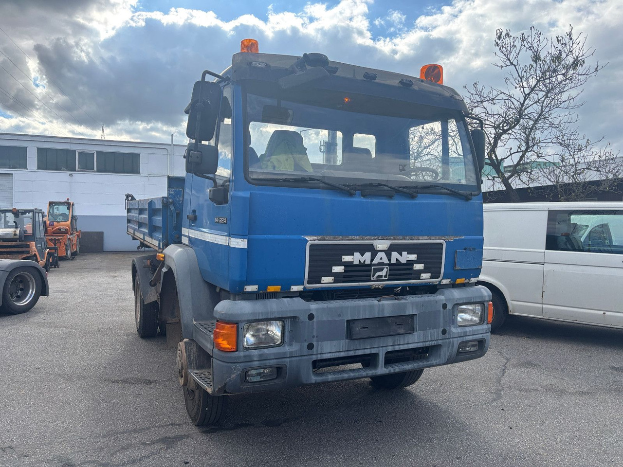 MAN 14.224 12.220 4x4 Meiller 3 Seitenkipper - Kipper: das Bild 4 MAN 14.224 12.220 4x4 Meiller 3 Seitenkipper - Kipper: das Bild 4