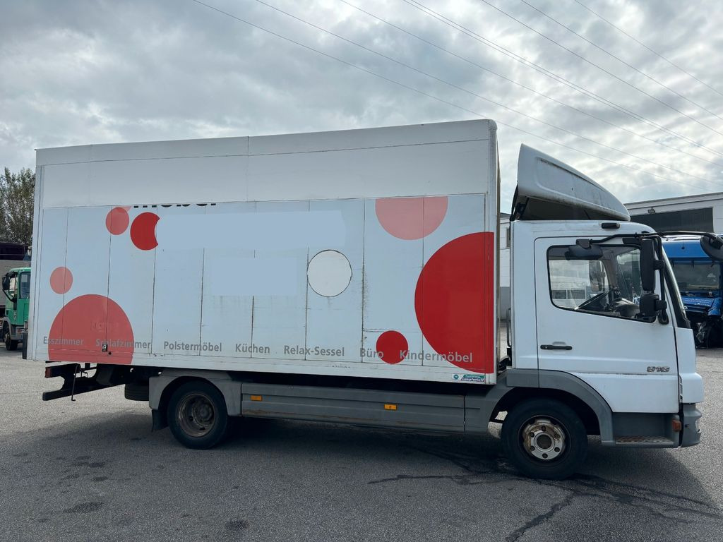 Mercedes-Benz 818 Kurze Radstand Blattfederung - Koffer Transporter: das Bild 2 Mercedes-Benz 818 Kurze Radstand Blattfederung - Koffer Transporter: das Bild 2