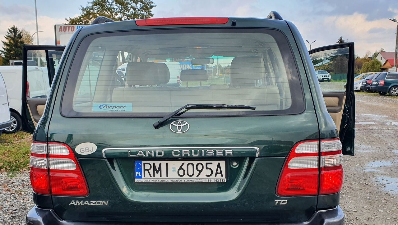 Toyota LAND CRUISER 100 4,2 TD KLIMA 7 OSOB - PKW: das Bild 5 Toyota LAND CRUISER 100 4,2 TD KLIMA 7 OSOB - PKW: das Bild 5